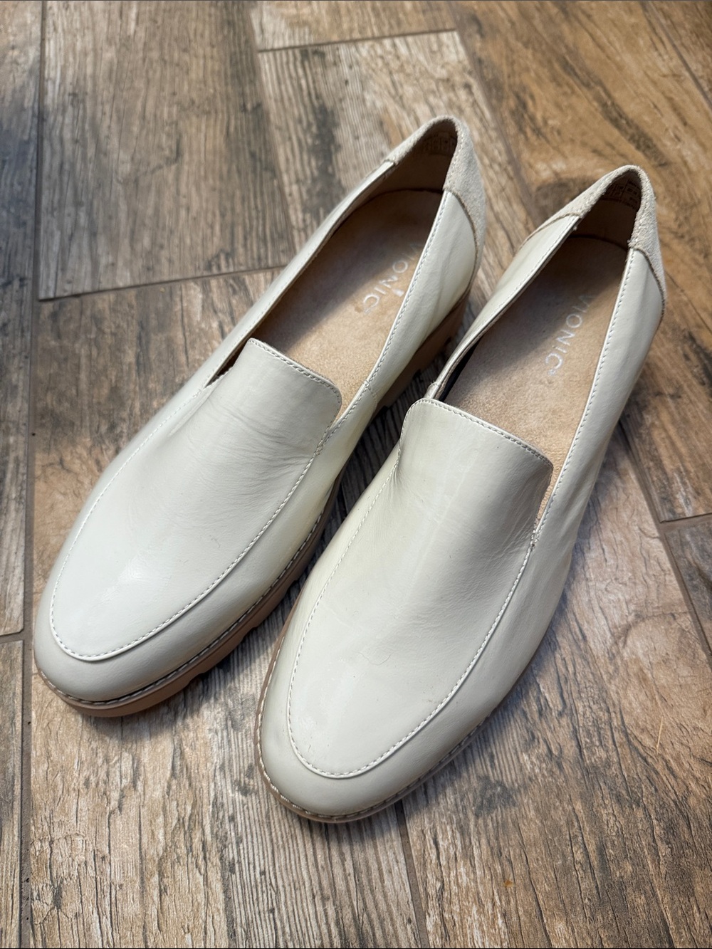 Vionic Kensley Cream Patent Leather Loafer Size 11